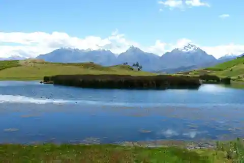 Ruta de senderismo privada por la laguna de Wilcacocha.
