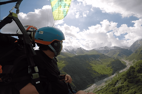 Georgia: Paragliding tandem flight in Gudauri with video Georgia: Paragliding flight in the mountains and video of it