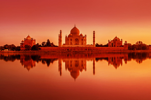 Sauter la ligne d'entrée Taj Mahal avec Mausolée : tout comprisVisite avec voiture privée et guide touristique uniquement