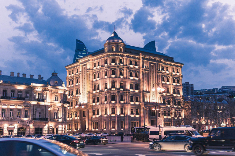 Baku: Free Walking Tour & Dinner at Shirvanshah Museum
