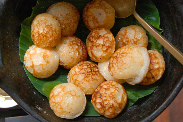 Luang Prabang: Night Market Private Food Tour and BBQ Dinner