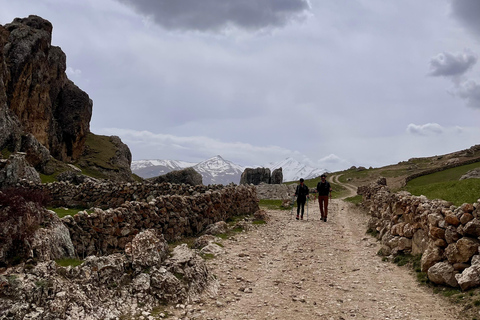 3 day trekking between mountain villages Khinaliq - Qriz Baku: 3 day trekking aroud mountain villages Guba - Khinalig