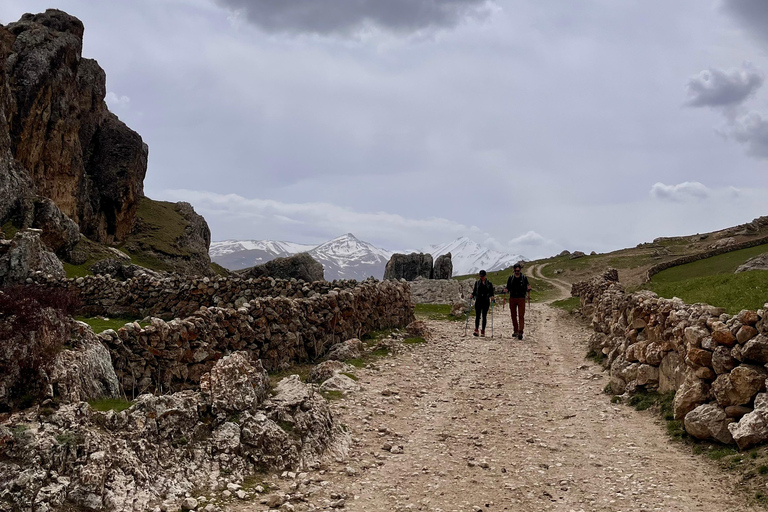 3 day trekking between mountain villages Khinaliq - Qriz Baku: 3 day trekking aroud mountain villages Guba - Khinalig