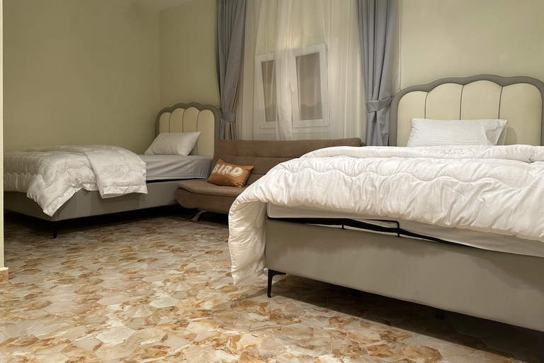 Oman: 5-Day Adventure Tour with Forts, Souqs & Mountains