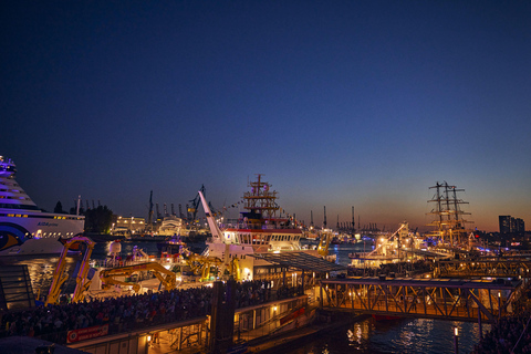 Amburgo: Spettacolo di luci e fuochi d&#039;artificio Port Aniversary dalla barcaEsperienza con le chiatte