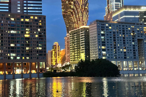 Macau: Old Town, Casinos & Neon Lights Guided Night Tour