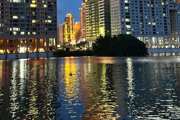 Macau: Old Town, Casinos & Neon Lights Guided Night Tour