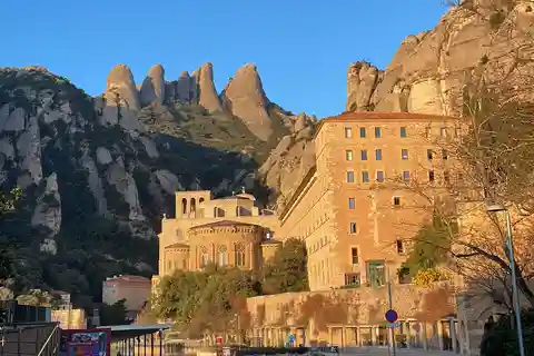 PREMIUM: EXPERIENCE IN MONTSERRAT - BARCELONA