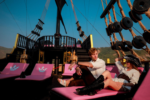 Pattaya : circuit d&#039;une journée dans les 3 îles en catamaran avec fêtePattaya : excursion d&#039;une journée sur le bateau pirate Black Pearl avec soirée DJ