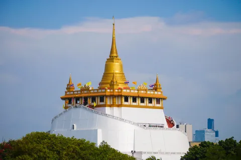 BANGKOK TOUR BIJ SCHEMERING