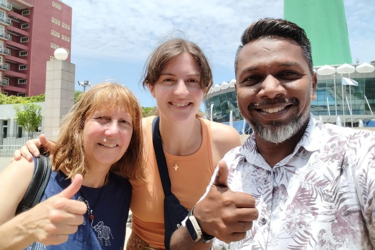Colombo: City Highlights Tuk-Tuk Tour with Entry Tickets