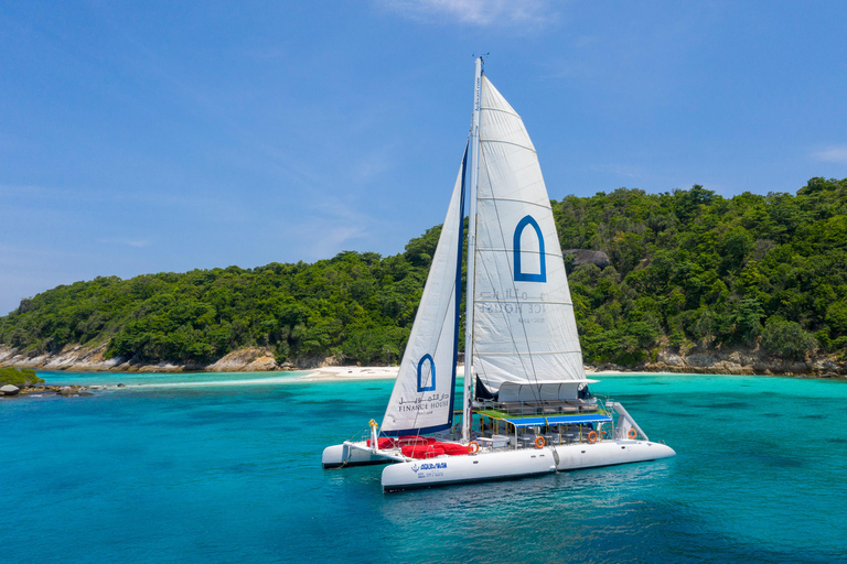 Phuket: Passeio de catamarã pelas ilhas Racha e Coral com almoço