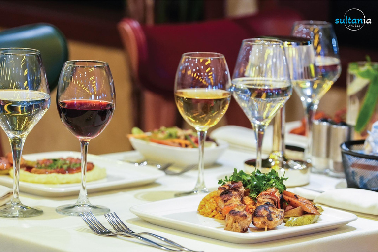 伊斯坦布尔：博斯普鲁斯海峡除夕夜游船晚宴派对伊斯坦布尔：博斯普鲁斯海峡除夕游船晚宴和派对