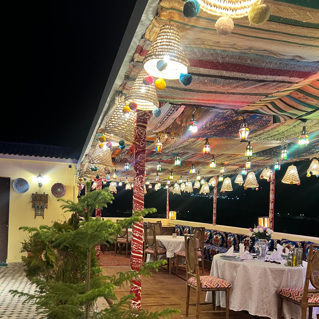 Fès : thé au coucher du soleil sur un toit, avec dîner ou déjeuner