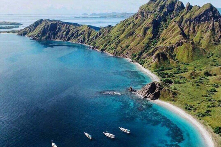From Labuan Bajo: 3-Day Komodo Islands Boat Tour with Meals