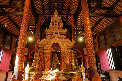 Chiang Mai: Temples and Street Food Night Tour by Tuk Tuk