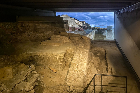 Paryż: Wycieczka piesza Notre Dame z wejściem do kryptyNotre Dame Outdoor Walking Tour z wejściem do krypty w języku hiszpańskim