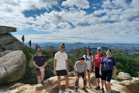 Excursión a pie por la montaña Bukhansan - 6 horas