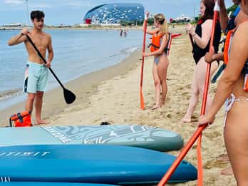SUP-tur ved foten av naturparken Monte San Bartolo i Pesaro
