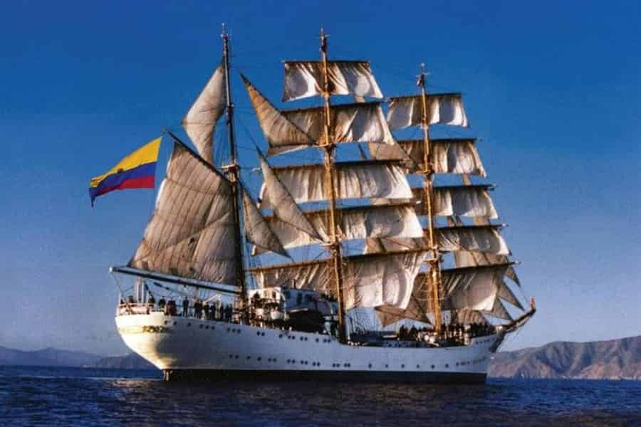 NYC: Sail4th America 250 – Großsegler-Tour bei Sonnenuntergang (Vorschau). Foto: GetYourGuide NYC: Sail4th America 250 – Großsegler-Tour bei Sonnenuntergang (Vorschau). Foto: GetYourGuide