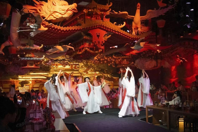 Kuala Lumpur: Xuyan Immersive Dining & Makeup experience Regular Dinner Banquet Seat+ Makeup & Styling