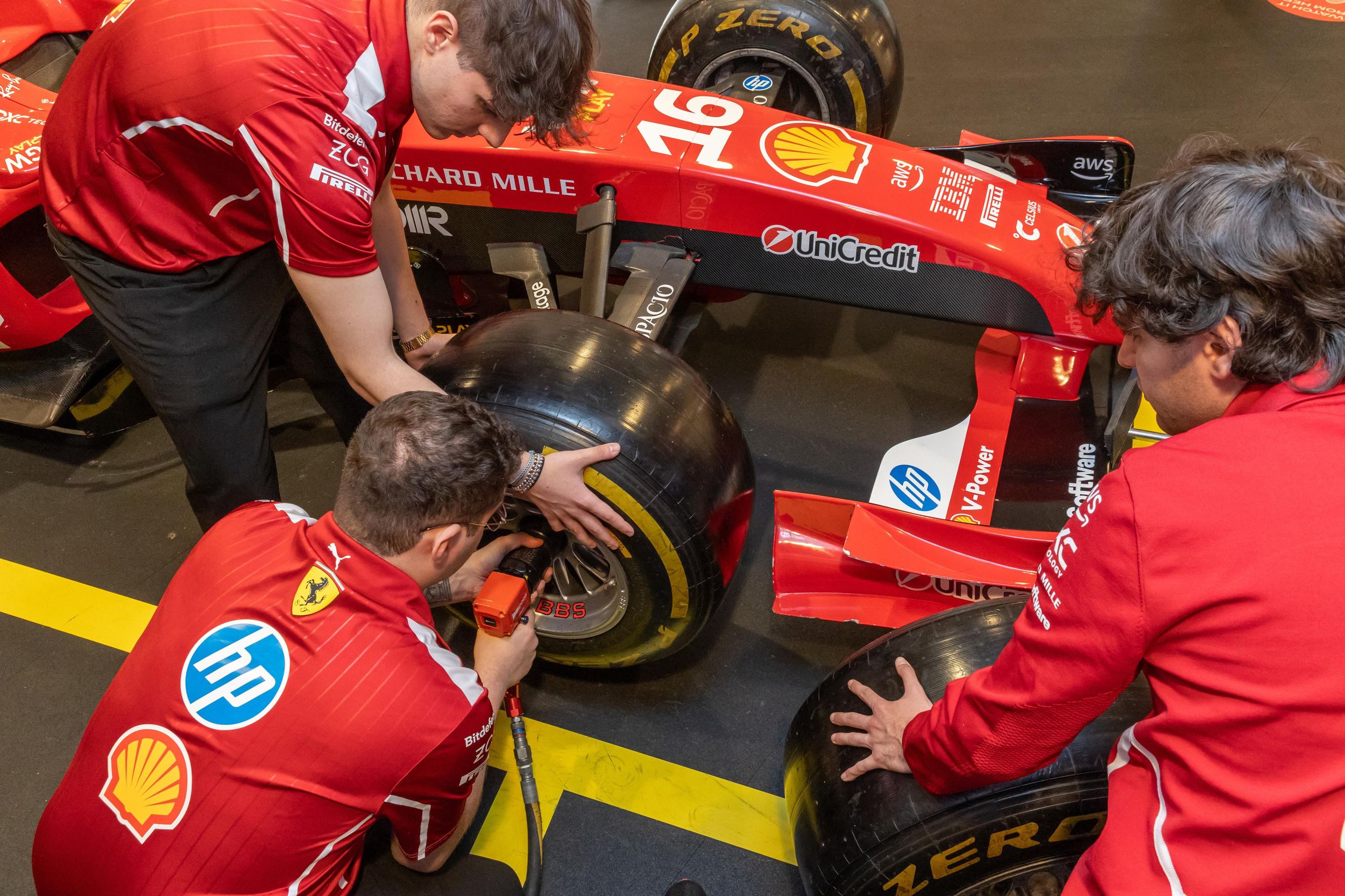 Maranello: Ferrari-Museum mit Boxenstopp-Erlebnis und Erinnerungsfoto