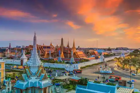 Bangkok: Grand Palace, Wat Arun & Giant Buddha Iconic Tour