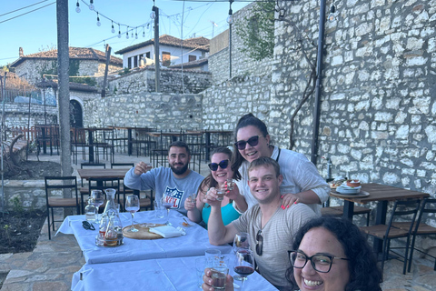 一日游：联合国教科文组织世界遗产城市贝拉特和传统午餐私人一日游：联合国教科文组织城市贝拉特和传统午餐