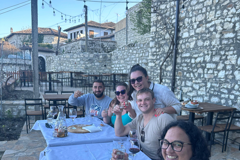 一日游：联合国教科文组织世界遗产城市贝拉特和传统午餐私人一日游：联合国教科文组织城市贝拉特和传统午餐