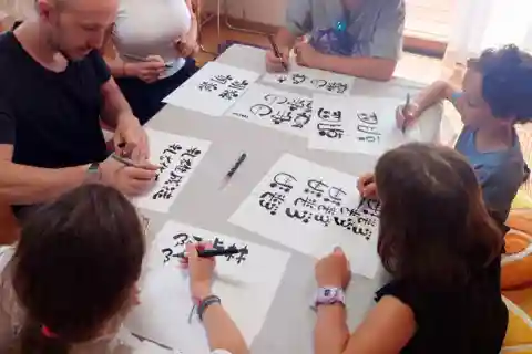 奈良：法隆寺ガイドツアー＆自分の名前を漢字で書きます！