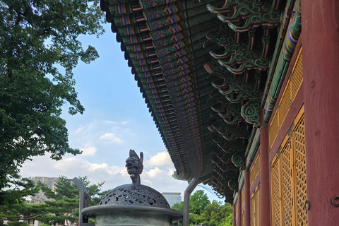 Seoul: Deoksugung Palace Night Tour with Guide