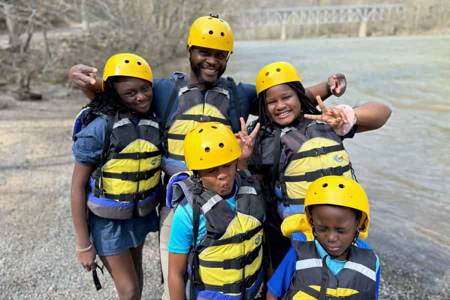 Hico, WV: Familien-Rafting-Tagestour auf dem Upper New River. Foto: GetYourGuide Hico, WV: Familien-Rafting-Tagestour auf dem Upper New River. Foto: GetYourGuide