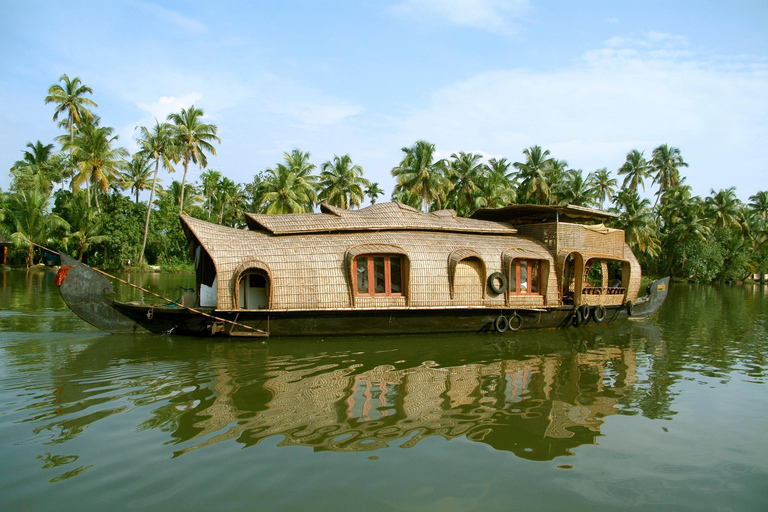 Desde Cochin: 2 Días de Crucero en Barco de Alleppey con Traslados