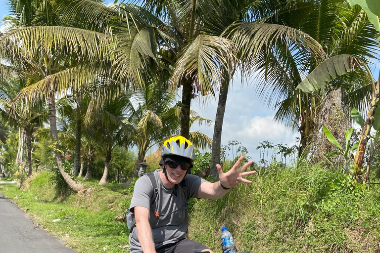 Ubud: Downhill-cykeltur med risfält, vulkan och måltidPrivat grupp