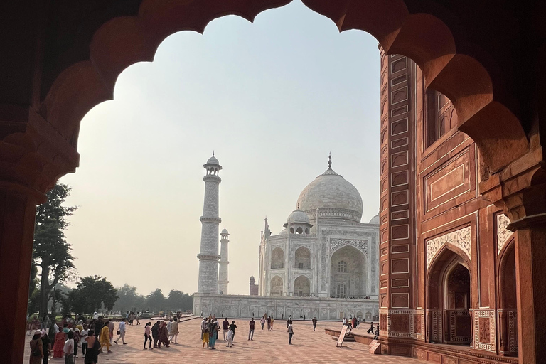 Excursão particular de um dia ao Taj Mahal e Agra saindo de Delhi de carro.Somente guia turístico particular