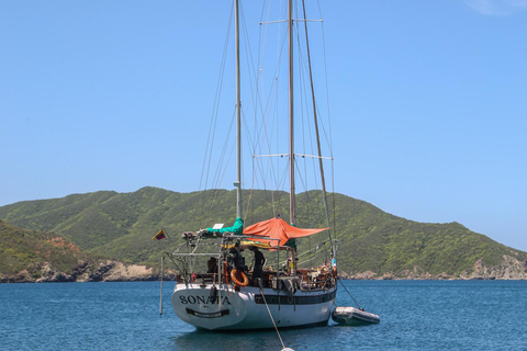 Tour en Velero a Bahía Concha Parque Tayrona