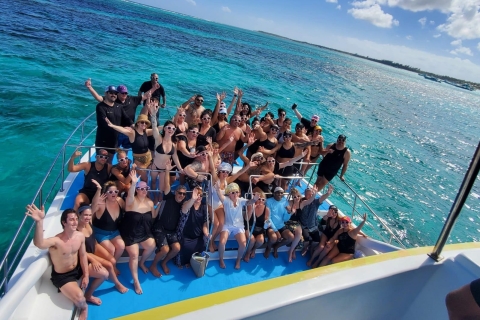Punta Cana: Katamaran-Partyboot mit offener Bar und SnacksKatamaran Partyboot mit offener Bar in Punta Cana