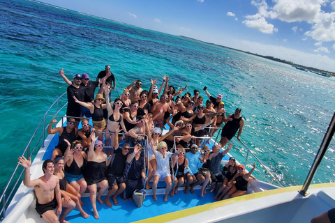 Punta Cana: Booze Cruise with Banana Boat & Parasailing