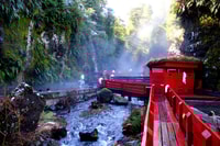 De Pucón, fontes termais geométricas - Housity