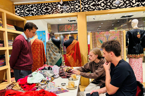 Delhi: Guided Shopping Tour Experience with Female Expert Exclusive Full-Day Shopping Tour with Female Expert Guide