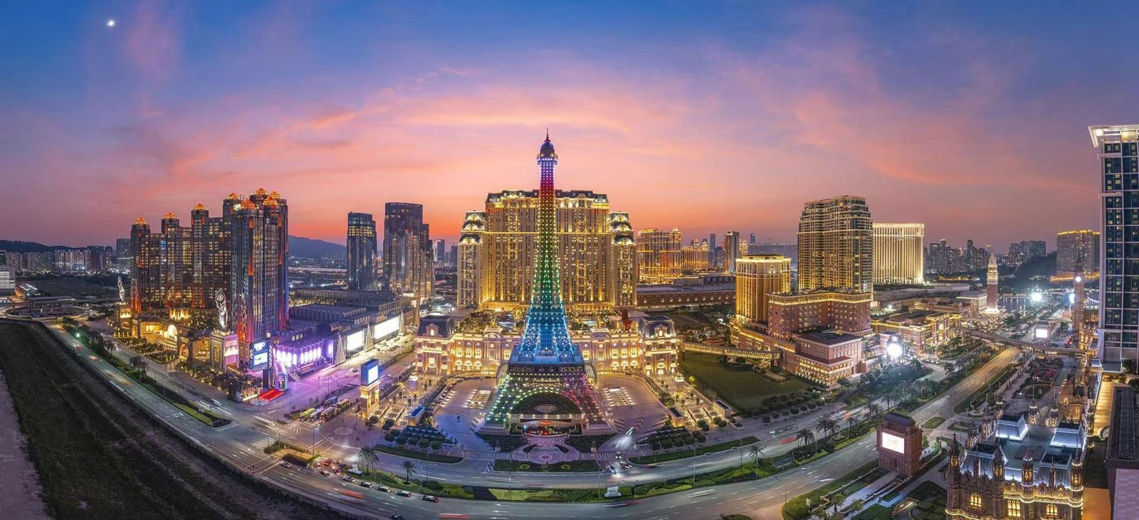 Macau bei Nacht: Städtetour｜Private Tour mit lokalem Fahrer und Guide
