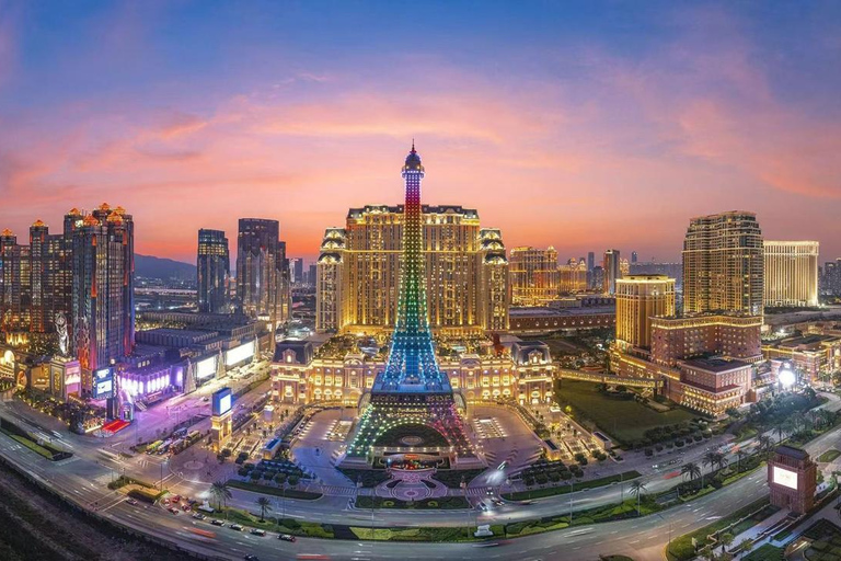 Macau Night City Tour｜Private Limo Tour with Driver-Guide 5 hours | 9 seater Van - Max for 8 pax