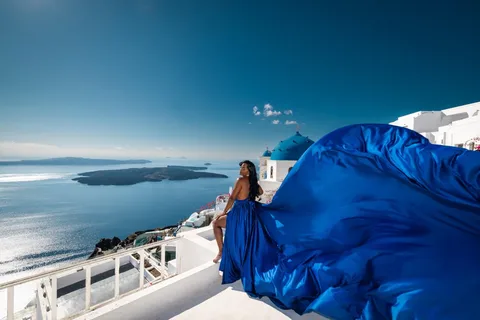 Latająca sukienka Sesja zdjęciowa na Santorini z odbiorem z hotelu