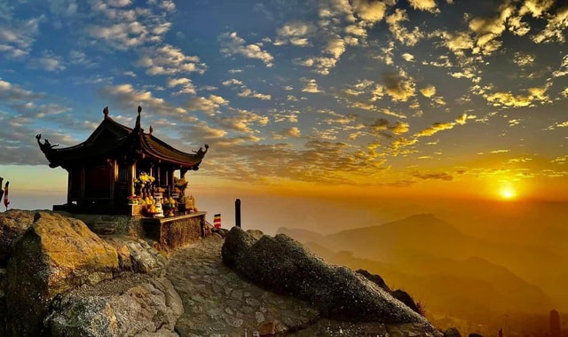 Ha Long: Yen Tu Mountain - UNESCO Cultural Heritage Day Tour