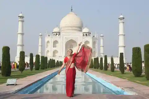 Taj Mahal Day Trip from Delhi by Gatimaan Express Train