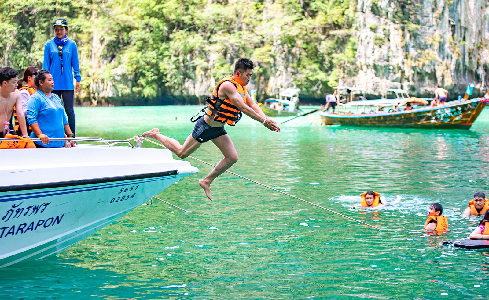 Von Krabi aus: Maya Bay, Bamboo & Phi Phi Islands Tagestour