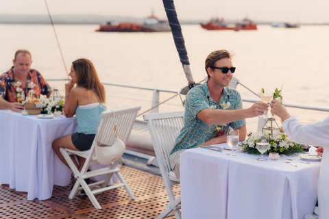 Bali Benoa: 5-Course Romantic Evening Cruise with Live Music Dinner Cruise with Round-Trip Hotel Transfers