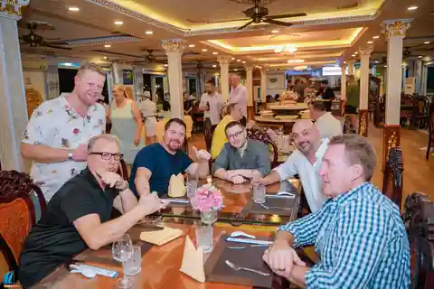 Saigon: Dinner Cruise mit vietnamesischer Küche - Abholung vom Hotel