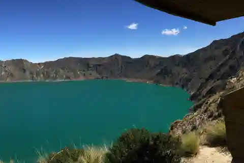 Full day at Laguna Quilotoa: nature and Andean culture