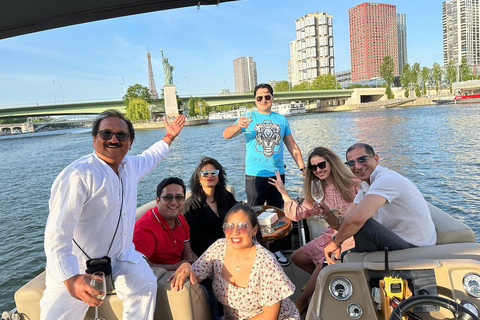 Paris: Private Seine River Cruise Conquête 2,30h